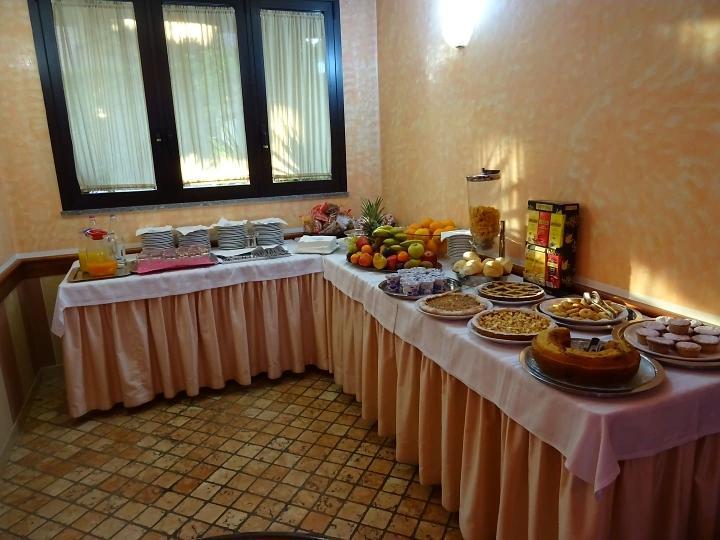 נוברה Albergo Ristorante Il Delfino מראה חיצוני תמונה